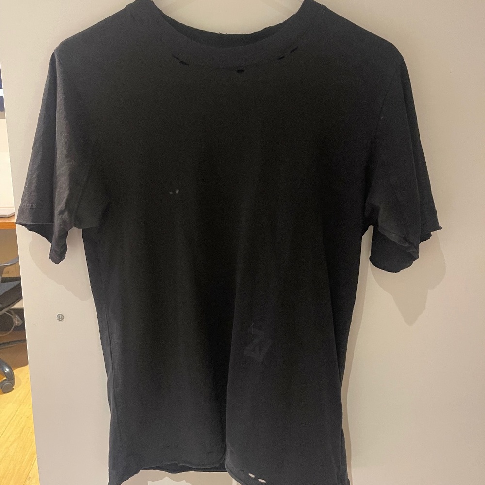 Super cute distressed top